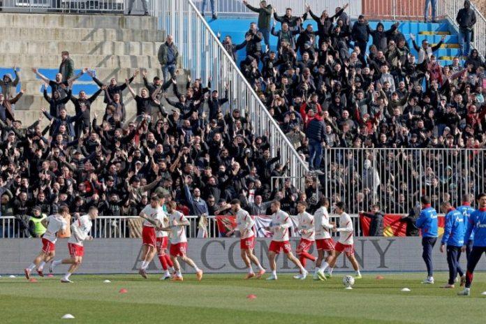 paklene-scene-u-novom-pazaru!-kamenovan-autobus-delija,-morali-da-iskacu-kroz-prozor-(video)