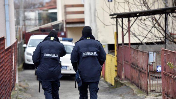 oborio-ga-na-zemlju-i-nozem-ubo-u-grudi!-stravican-napad-u-alibunaru:-muskarac-odmah-uhapsen,-preti-mu-robija