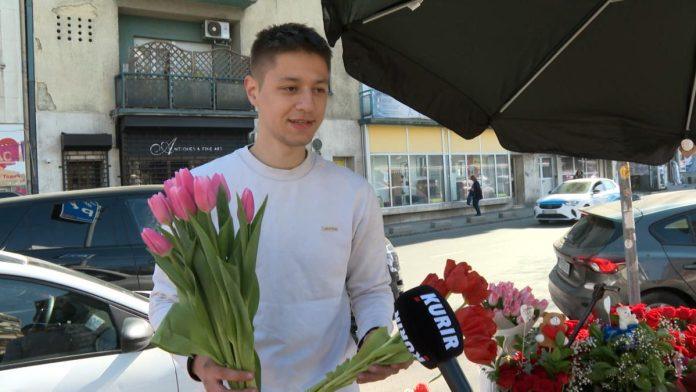 evo-zbog-cega-su-buketi-stefana-gavrilovica-hit-na-kalenic-pijaci-spojio-je-tradiciju-i-moderne-tehnologije-u-prodaji-cveca:-“dolaze-ljudi-iz-drugih-zemalja…”