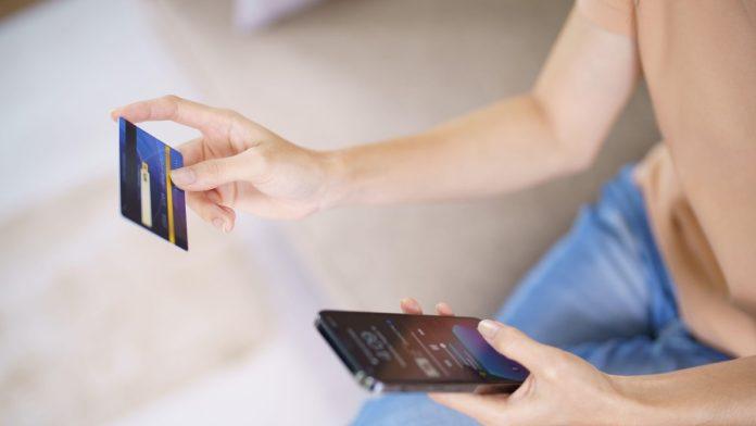 gradani-prvi-put-vise-placaju-mobilnim-nego-elektronskim-bankarstvom:-nbs-objavila-brojke-za-2025.