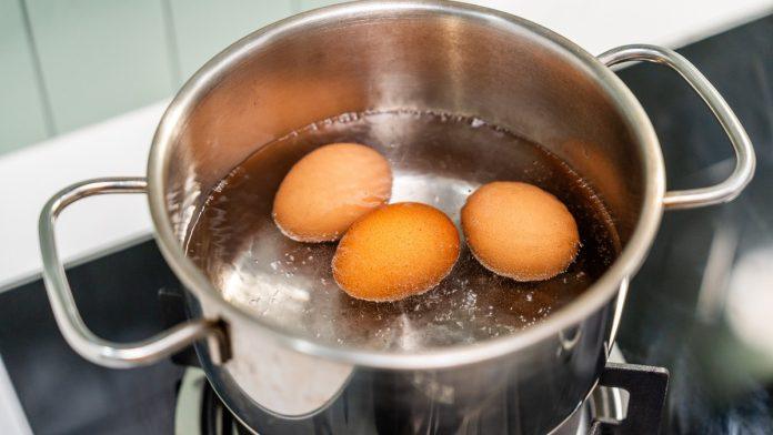 koliko-dugo-kuvana-jaja-mogu-da-stoje-van-frizidera