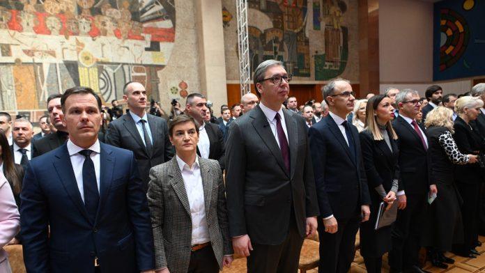 banatski-dvor-pun-do-cepa!-vucic:-nece-biti-nestasice-goriva-uprkos-globalnim-krizama