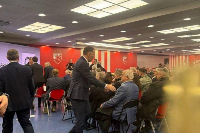 poznata-lica-na-komemoraciji:-stigli-branko-radujko-i-dragan-dzajic!-(video)