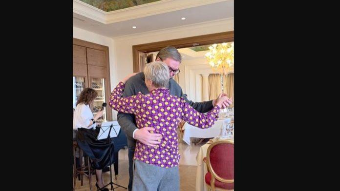 “zahvalan-sam-sto-me-trpe-vec-9-godina”-vucic-objavio-snimak-povodom-dana-zena,-zaplesao-na-podijumu-uz-ovu-pesmu-(video)