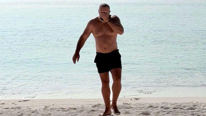 skinuo-se-pevac-(45)-za-kojim-su-ludele-zene-posle-dva-propala-braka-se-skrasio-kraj-11-godina-mlade:-ona-ga-slikala-bez-majice-(foto)