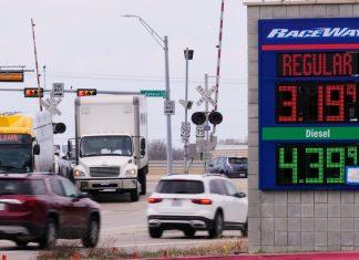 Rat na Bliskom istoku podiže cene benzina: U Americi skočile na najviši prosek od avgusta 2024. godine rat-na-bliskom-istoku-podize-cene-benzina:-u-americi-skocile-na-najvisi-prosek-od-avgusta-2024.-godine