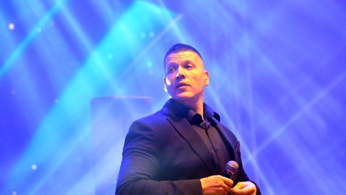 “posaljite-dokaz-o-uplati-i-dobijate-pozdrav-od-mene”-evo-koliko-sloba-radanovic-trazi-ne-bi-li-obozavatelju-cestitao-rodendan