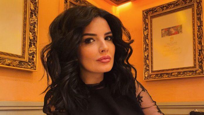 i-cipka-i-minic-milena-popovic-raspametila-izazovnim-stajlingom:-noge-u-prvom-planu-(foto)