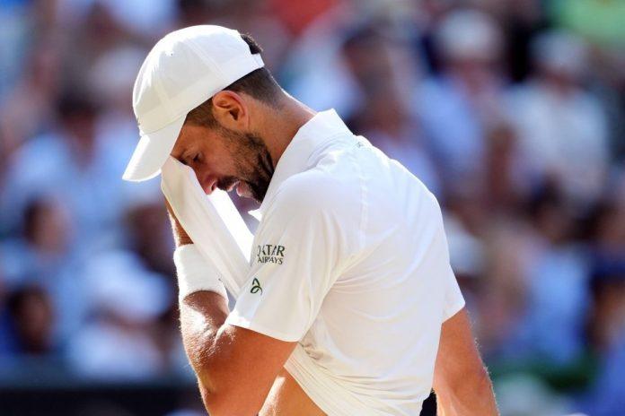 katastrofa-u-indijan-velsu:-novak-povracao-na-terenu-i-veoma-zabrinuo-navijace!-(video)