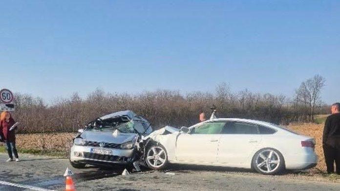 prve-fotografije-sa-mesta-stravicne-nesrece-kod-sapca-devojka-(25)-i-zena-(49)-poginule-na-licu-mesta:-vozila-potpuno-unistena