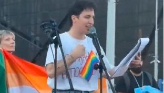 narode,-ovo-ti-nude-blokaderi!-kolektivni-trans-sa-gej-i-palestinskim-zastavama,-i-ko-zna-sta-jos…-(video)