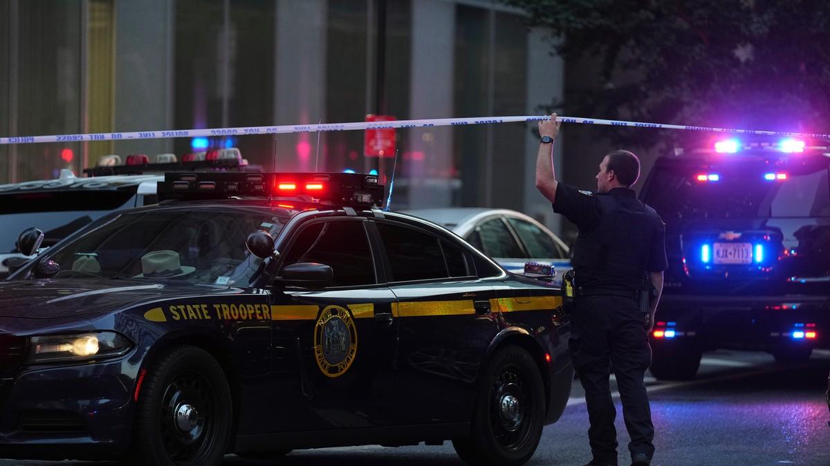 (foto/video)-bacen-eksploziv-u-blizini-kuce-gradonacelnika-haos-u-njujorku:-uhapsena-dvojica-mladica (foto/video)-bacen-eksploziv-u-blizini-kuce-gradonacelnika-haos-u-njujorku:-uhapsena-dvojica-mladica