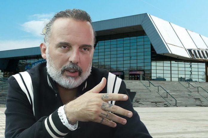 “ajmo-spens”-ovako-je-toni-cetinski-pevao-u-hali-koju-danas-sramno-naziva-logorom!-pevac-zaboravio-na-ove-snimke!-(video)