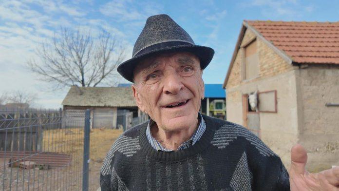 deda-rade-zavrsio-4-razreda-osnovne,-pa-postao-profesor:-neverovatna-zivotna-prica-srbina-iz-martinaca-foto