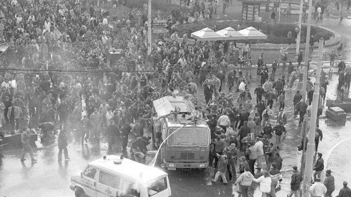 35-godina-od-demonstracija-9-marta-na-danasnji-dan-1991.-odrzan-prvi-veliki-protest-protiv-rezima-slobodana-milosevica