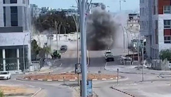 mocni-iran-se-sveti-agresorima:-pogledajte-snimak-trenutka-kada-je-raketa-pogodila-tel-aviv-(video)