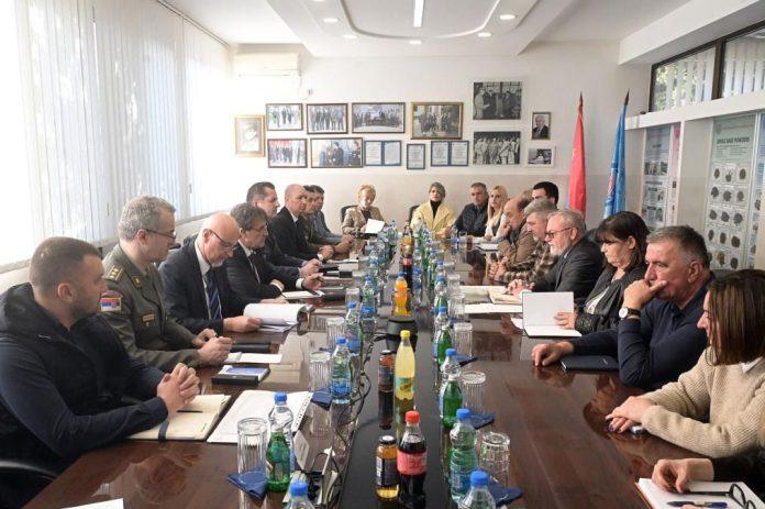 ministar-gasic-u-preduzecu-“milan-blagojevic-namenska”:-namenska-industrija-ima-veliki-znacaj-za-bezbednost-nase-zemlje