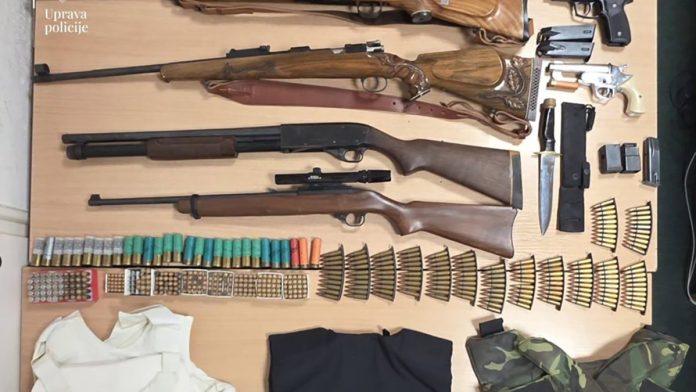 (foto)-“predsedniku-md.-od-mno”-na-oruzju-nadenom-u-kuci-aca-dukanovica-misteriozna-posveta:-“uzet-je-dnk”