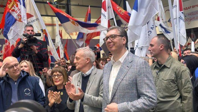 kakav-docek-i-atmosfera:-gromoglasan-aplauz-i-ovacije-za-predsednika-(foto/video)