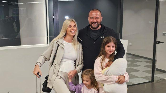 “platili-smo-karte-5.000-evra,-vise-nego-ceo-odmor”-dado-polumenta-i-njegova-trudna-zena-o-drami-oko-povratka-sa-maldiva-u-srbiju:-“veci-mi-je-stomak,-meni-je-bilo-najteze”-(video)