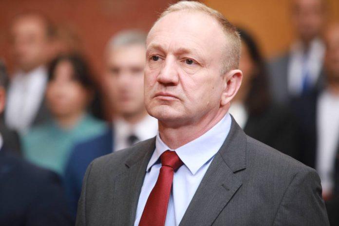 nastavlja-se-rat-dilasa-i-plenumasa!-“necu-da-cutim-nikome,-pogotovo-nekome-ko-nema-ni-zivotno-ni-radno-iskustvo”!-lider-ssp-brutalno-izvredao-blokadere!