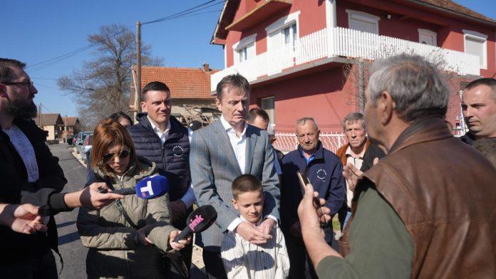 u-ovom-srpskom-selu-za-dve-godine-rodeno-300-malisana!-drzava-to-zna-da-ceni:-mestani-umesto-prasine-i-blata-dobili-asfaltiranu-glavnu-ulicu!-(foto)