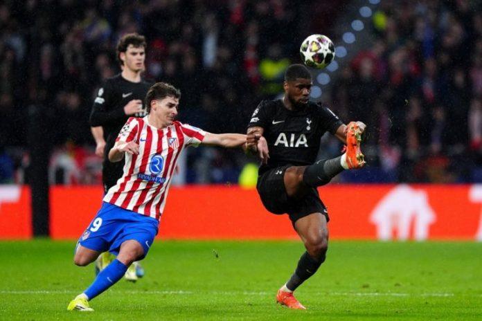 bizarna-scena-u-ligi-sampiona:-golman-proklizavao-kao-na-ledu,-morao-napolje-vec-u-15.-minutu!-(video)