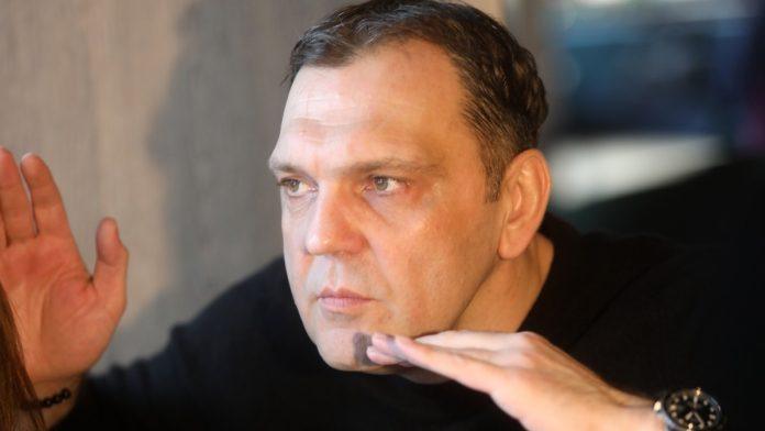 “bio-sam-potpuni-autsajder”-kasper-iz-amerike-podgreva-emocije-sa-minom-kostic:-“njena-ljubav-je-nesalomiva”