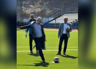 Miloš Vučević posetio FK “Lučani”, pokazao svoje fudbalsko umeće (VIDEO) milos-vucevic-posetio-fk-“lucani”,-pokazao-svoje-fudbalsko-umece-(video)
