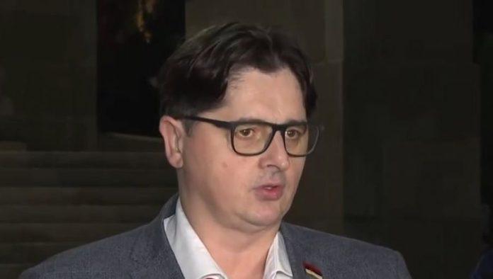 mrdic:-predlozicu-izmenu-propisa-kako-nesposobni-tuzioci-u-jtok-ne-bi-primali-i-do-tri-puta-vece-plate-od-svojih-kolega