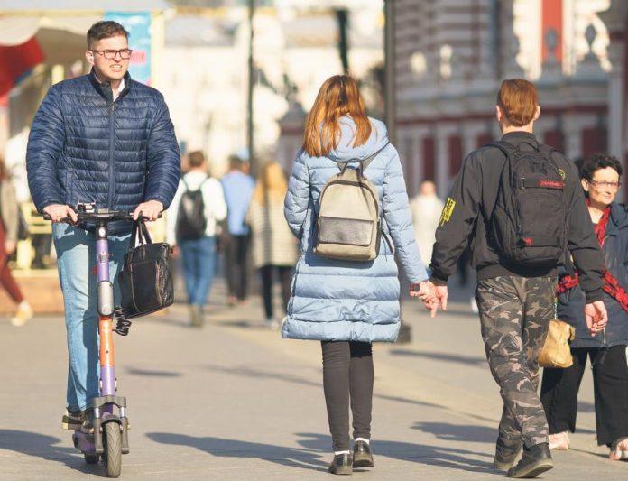 vazna-pravila-za-elektricne-trotinete-koja-malo-ko-zna:-gde-smeju-da-voze-deca,-gde-odrasli-i-ko-uopste-ne-sme-da-ih-vozi