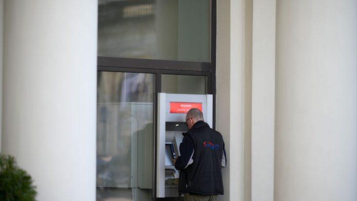 radio-cetiri-godine-posle-penzije-pa-trazio-veci-iznos:-pio-objasnio-zasto-mora-da-zatvori-radnju