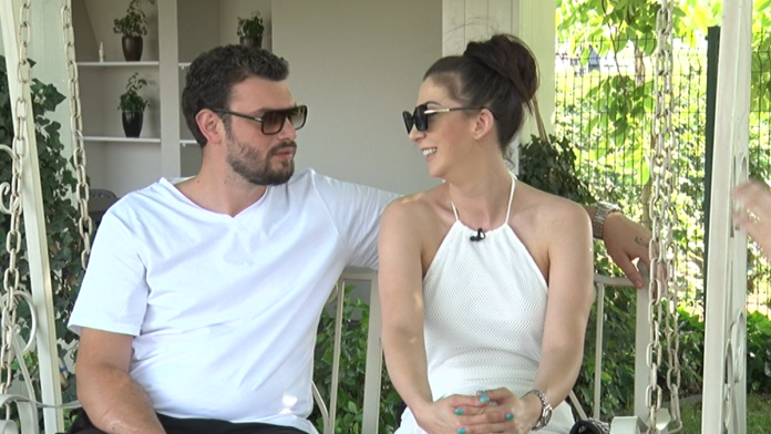 nadezda-i-toma-proslavili-sinu-longu-6.-rodendan-majka-i-otac-ga-grle-dok-duva-svecice-na-preslatkoj-torti:-emotivna-scena-iz-porodicnog-doma-raznezila-sve