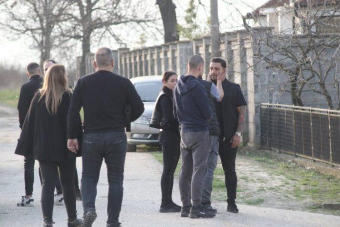 darko-lazic-jedva-stoji-na-nogama,-pevacica-ga-snazno-zagrlila!-pruza-podrsku-prijatelju-u-najtezim-trenucima!-(video)