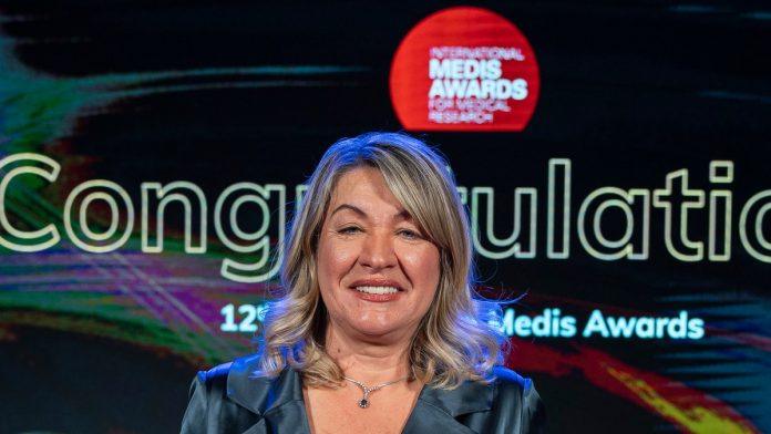 medicinski-oskar-u-rukama-srpske-naucnice:-prof.-dr-milica-bajcetic-smislila-prvu-inovativnu-mini-tabletu-za-bebe-sa-srcanim-slabostima