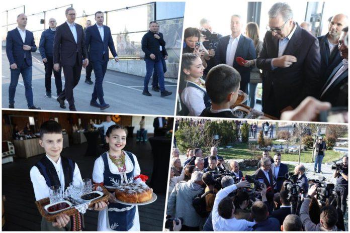 uzivo-vucic-obilazi-“sumadijski-kutak”-u-ranilovicu:-docekao-ga-domacin-marko-koji-je-povratnik-iz-amerike!-predsednik-mu-udelio-koristan-savet