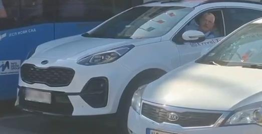 desetak-blokadera-maltretira-ceo-grad,-ljudima-prekipelo!-covek-ljutito-uzvratio-zbog-sikaniranja-–-“pa-jesmo-li-i-mi-gradani?”-(video) desetak-blokadera-maltretira-ceo-grad,-ljudima-prekipelo!-covek-ljutito-uzvratio-zbog-sikaniranja-–-“pa-jesmo-li-i-mi-gradani?”-(video)