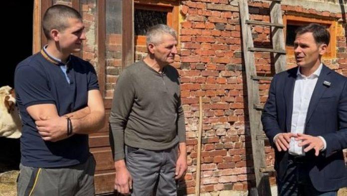 mali-u-poseti-domacinstvu-boskovic-iz-bajine-baste:-“porodice-koje-na-selu-ostanu-na-okupu-mogu-uspesno-da-se-bave-poljoprivredom”