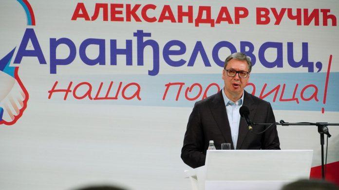 “evo-ziv-nisam”-vucic-u-arandelovcu-o-izjavama-plenkovica-da-ce-se-zaliti-nato:-“tolika-je-histerija-nastala-kada-su-nam-videli-samo-jednu-raketu”-(foto,-video)