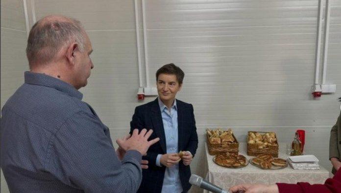 “srbija-mora-da-nastavi-da-radi,-nikako-da-stoji-i-bude-blokirana”-brnabiceva:-borimo-se-za-nasu-zemlju-jer-su-lucani-i-srbija-nasa-porodica!