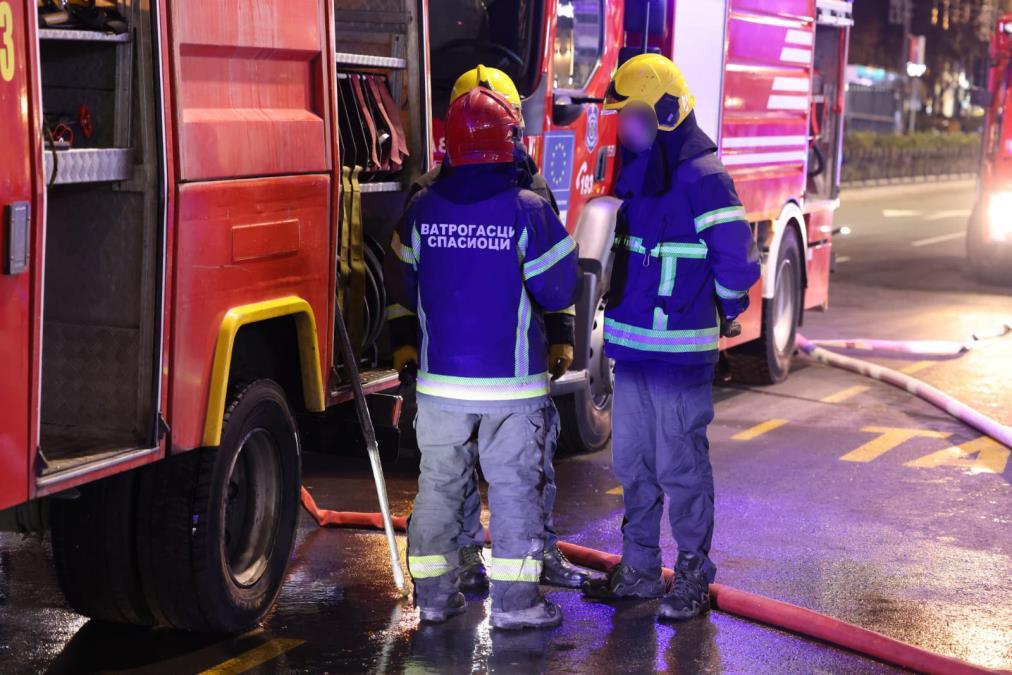 veliki-pozar-kod-beocina:-vatra-zahvatila-drvece-i-siri-se-ka-naselju,-policija-blokirala-prilaze veliki-pozar-kod-beocina:-vatra-zahvatila-drvece-i-siri-se-ka-naselju,-policija-blokirala-prilaze