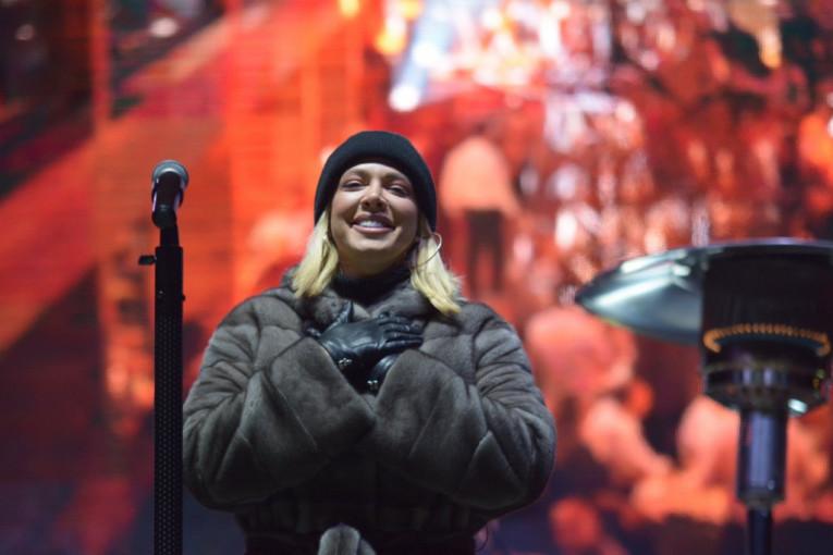 prva-izjava-milice-todorovic!-pevacica-napustila-medijsku-ilegalu,-evo-kako-su-je-fanovi-docekali! prva-izjava-milice-todorovic!-pevacica-napustila-medijsku-ilegalu,-evo-kako-su-je-fanovi-docekali!