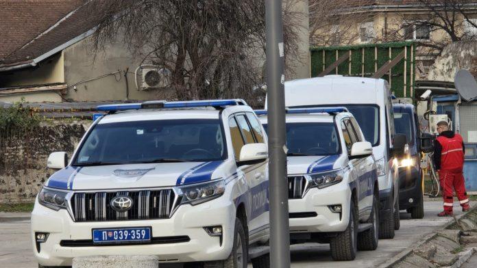 uhapsen-muskarac-(34)-u-krusevcu-policija-u-njegovom-auto-pronasla-oruzje-i-municiju