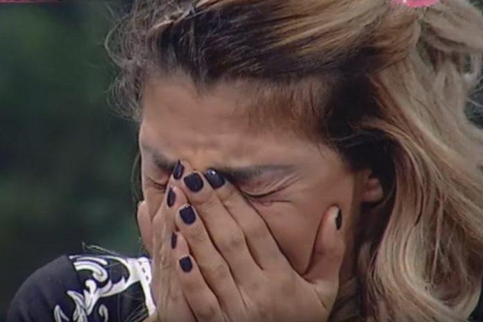 neizleciva-bolest-nase-pevacice-joj-promenila-zivot-iz-korena:-doktori-joj-saopstili-lose-vesti,-a-ove-simptome-je-primetila!