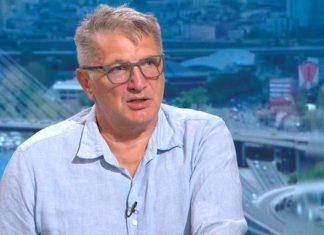 PLENUMAŠ, A NE STUDENT: Profesor upozorio na veliku prevaru blokadera iz senke plenumas,-a-ne-student:-profesor-upozorio-na-veliku-prevaru-blokadera-iz-senke