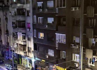 (FOTO,VIDEO) ULETEO U MAKAZICE PA PRETIO VOZAČIMA Haos u centru Beograda: Pokušao da obiđe autobus, pa naleteo na trolejbus (foto,video)-uleteo-u-makazice-pa-pretio-vozacima-haos-u-centru-beograda:-pokusao-da-obide-autobus,-pa-naleteo-na-trolejbus