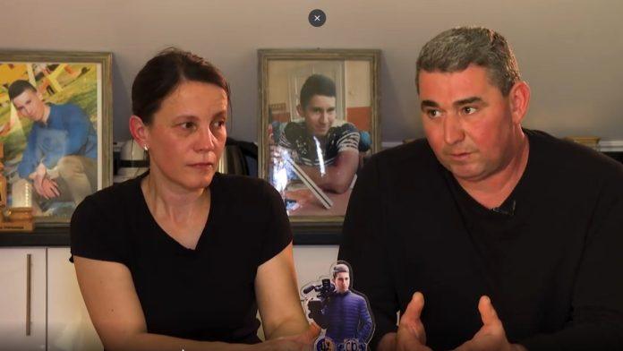 “oduzeli-su-nam-pravo-na-unucice”-stefan-(18)-ubijen-dok-je-branio-brata-(16)-od-nasilnika:-presuda-protiv-ubica-sokantna,-od-reci-roditelja-suze-same-teku-(video)