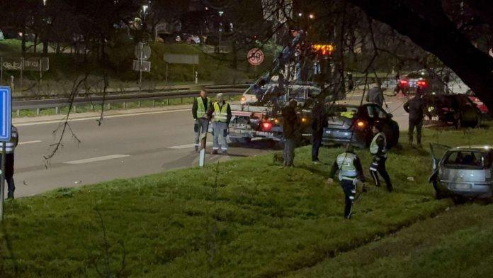 (foto,-video)-teska-saobracajna-nesreca-kod-arene-jedno-vozilo-zavrsilo-u-kanalu,-srca-i-delovi-automobila-svuda-po-putu:-gradani,-oprez,-stvaraju-se-ogromne-guzve