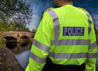 UŽAS U ENGLESKOJ! Prolaznik šetao parkom, pa ugledao KANTU ZA SMEĆE: Zanemeo od šoka kada je video ŠTA JE UNUTRA uzas-u-engleskoj!-prolaznik-setao-parkom,-pa-ugledao-kantu-za-smece:-zanemeo-od-soka-kada-je-video-sta-je-unutra