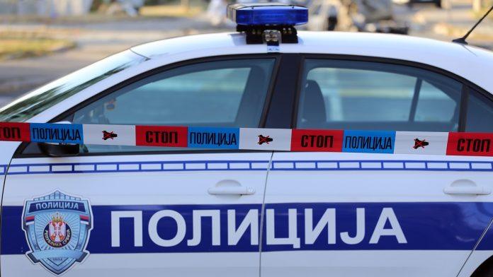 kolima-sleteo-sa-puta-i-udario-u-banderu!-stravicna-nesreca-kod-obrenovca:-mladicu-se-lekari-bore-za-zivot,-zadobio-visestruke-povrede